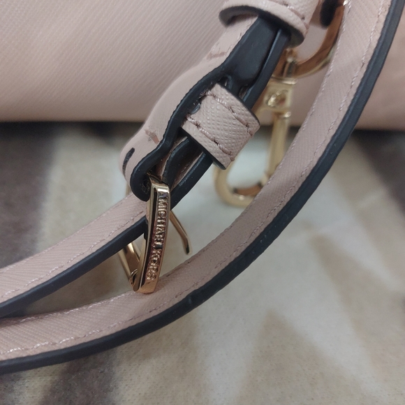 Michael Kors purse color: ballet pink - Picture 3 of 13